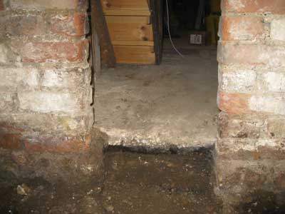 Basement conversion - damp old floor and damp walls.