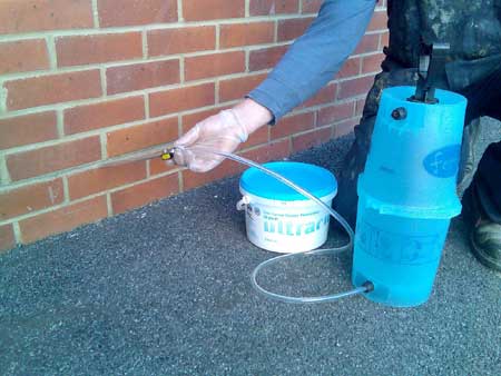 3 litre bucket of damp proofing cream, shown with a pump up injection pot