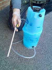 Pump up pot for damp proofing cream injection